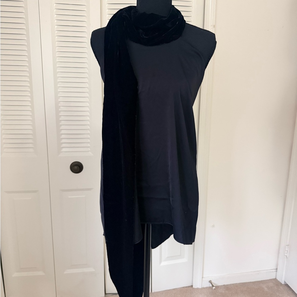 Elegant Black Sleeveless Top with velvet Scarf H&M
